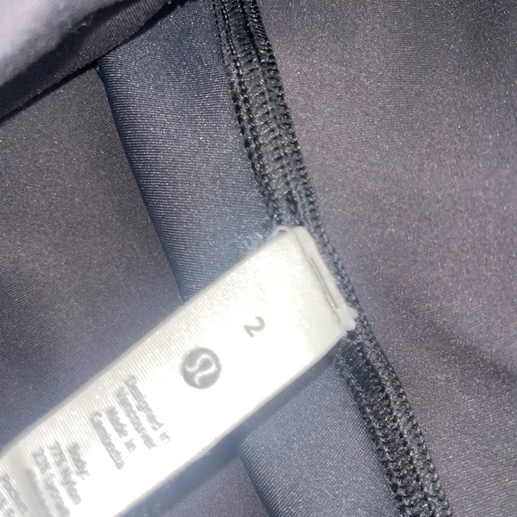 Lululemon leggings size 2 - Picture 2 of 3